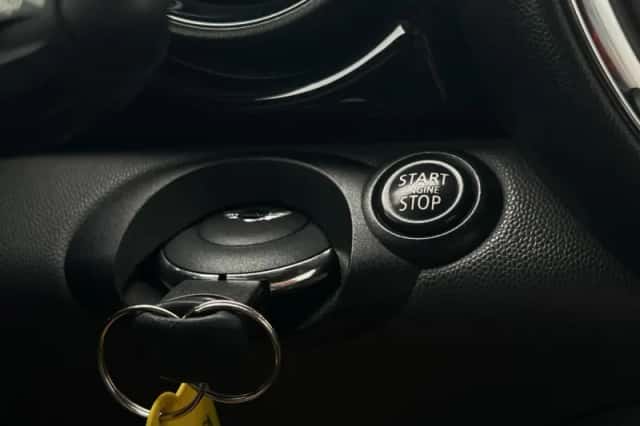 MINI Cabrio (2009) thumbnail 14