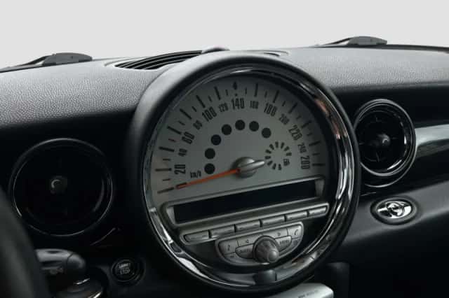 MINI Cabrio (2009) thumbnail 15
