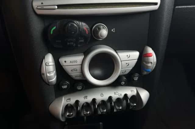 MINI Cabrio (2009) thumbnail 16