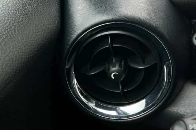 MINI Cabrio (2009) thumbnail 18