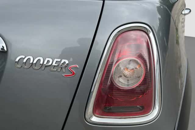 MINI Cabrio (2009) thumbnail 24