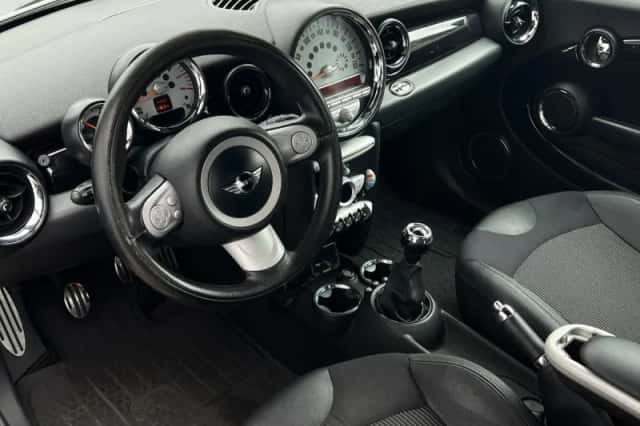 MINI Cabrio (2009) thumbnail 8
