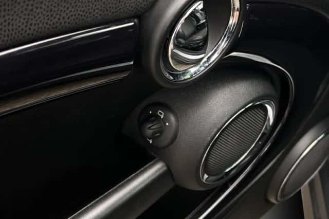 MINI Cabrio (2009) thumbnail 9