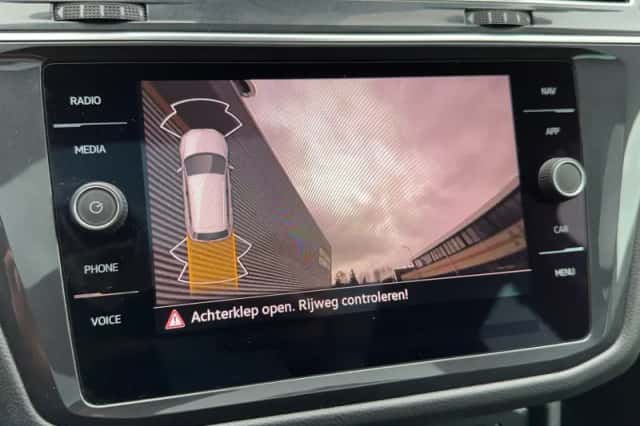 Volkswagen Tiguan (2021) thumbnail 4