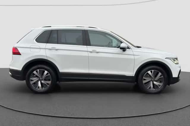 Volkswagen Tiguan (2021) thumbnail 5