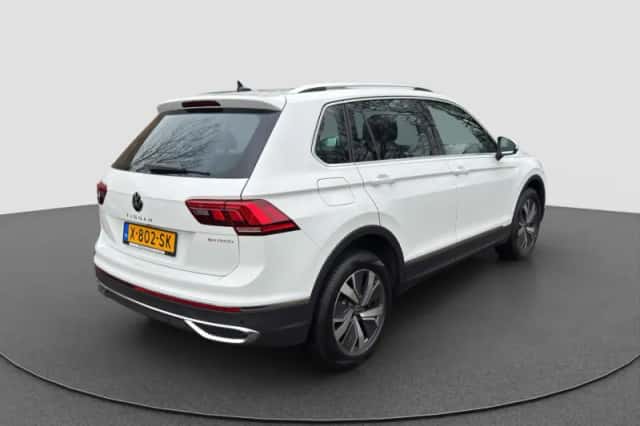 Volkswagen Tiguan (2021) thumbnail 6