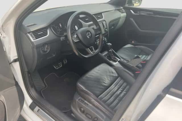 Škoda Octavia (2016) thumbnail 11