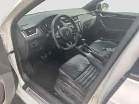 Škoda Octavia (2016) thumbnail 11