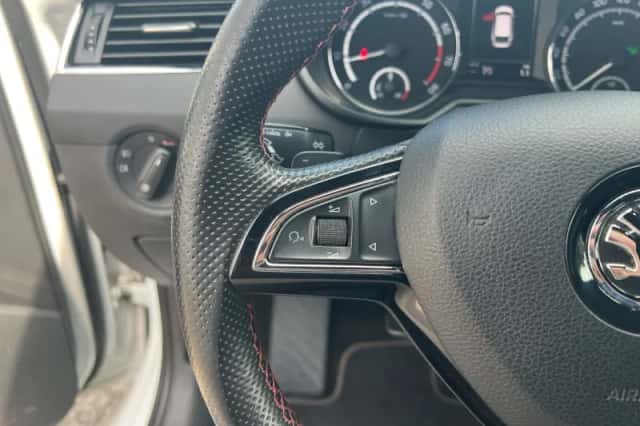 Škoda Octavia (2016) thumbnail 13