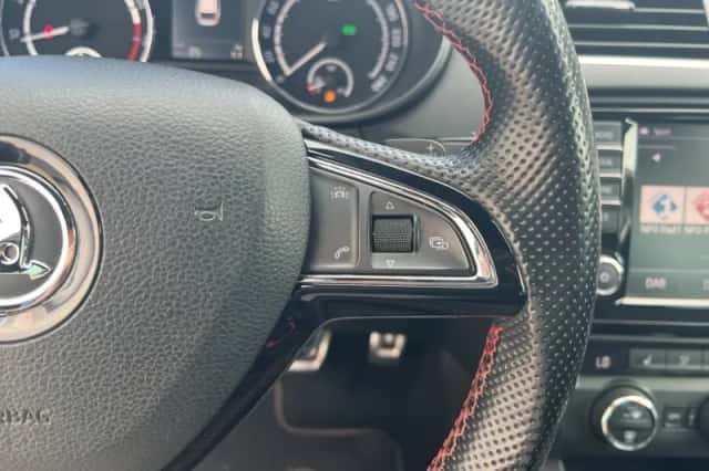 Škoda Octavia (2016) thumbnail 14