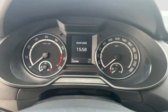 Škoda Octavia (2016) thumbnail 15