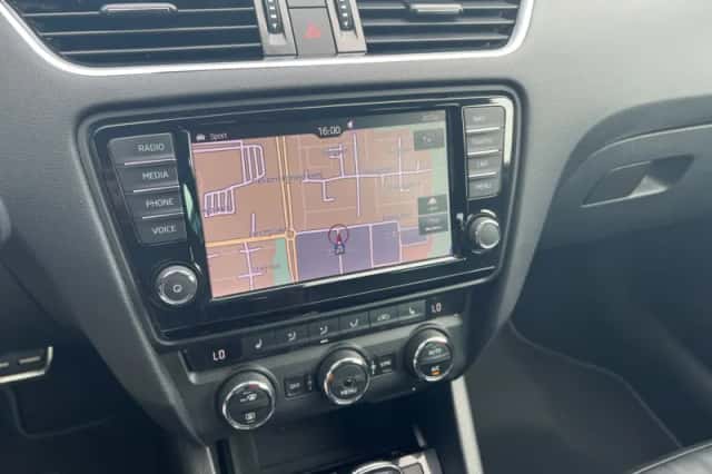 Škoda Octavia (2016) thumbnail 17