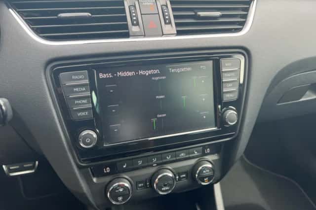 Škoda Octavia (2016) thumbnail 18