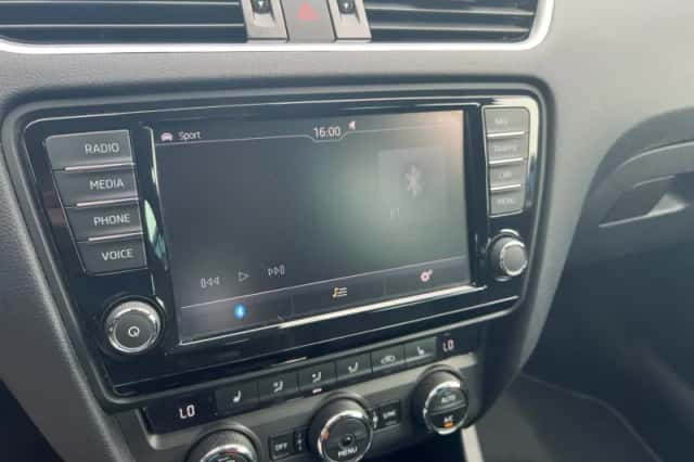 Škoda Octavia (2016) thumbnail 19