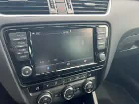 Škoda Octavia (2016) thumbnail 19