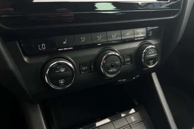 Škoda Octavia (2016) thumbnail 20