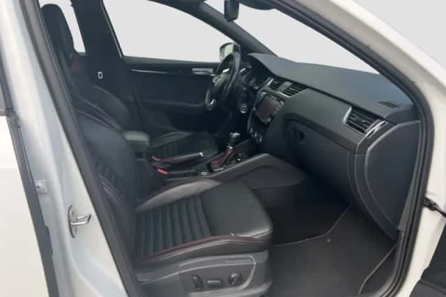 Škoda Octavia (2016) thumbnail 22