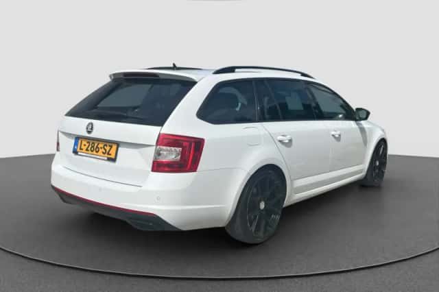 Škoda Octavia (2016) thumbnail 7