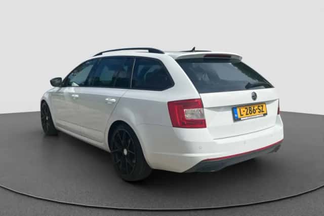 Škoda Octavia (2016) thumbnail 10