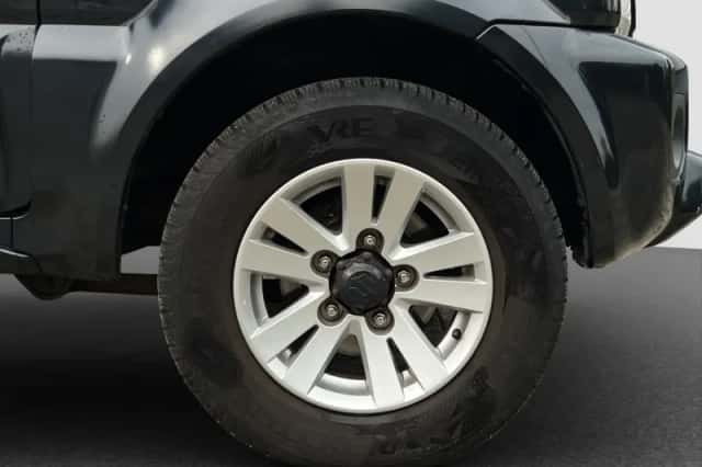 Suzuki Jimny (2012) thumbnail 2