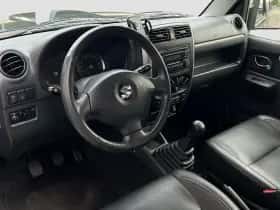 Suzuki Jimny (2012) thumbnail 11