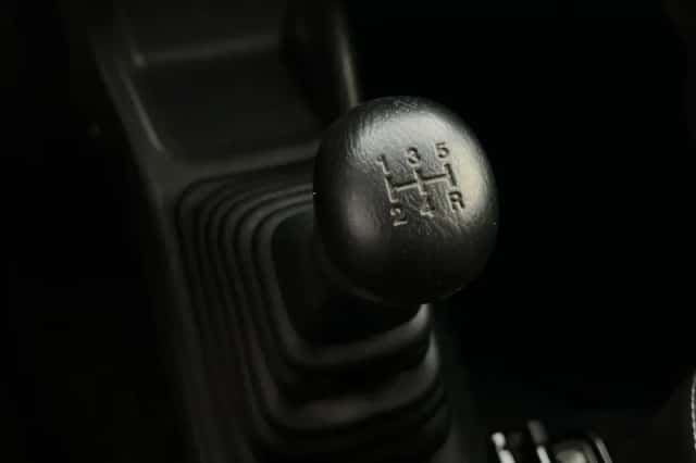 Suzuki Jimny (2012) thumbnail 17