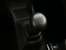 Suzuki Jimny (2012) thumbnail 17
