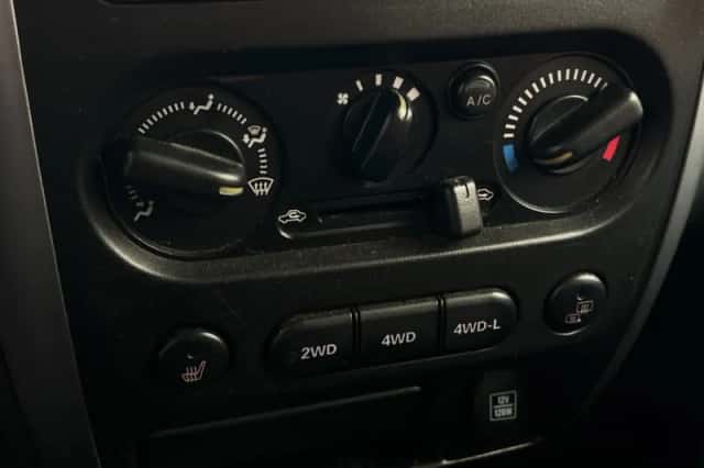 Suzuki Jimny (2012) thumbnail 18