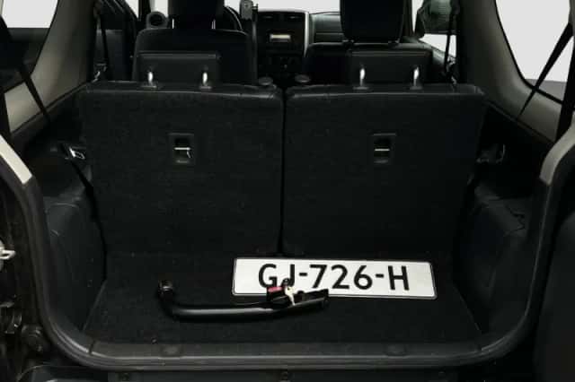 Suzuki Jimny (2012) thumbnail 23