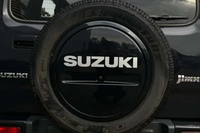 Suzuki Jimny (2012) thumbnail 8