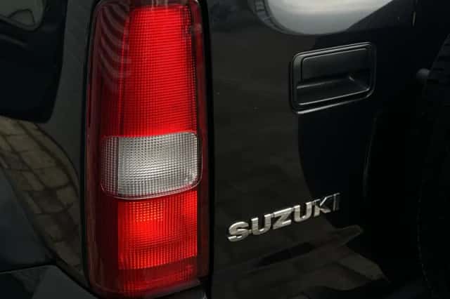 Suzuki Jimny (2012) thumbnail 10