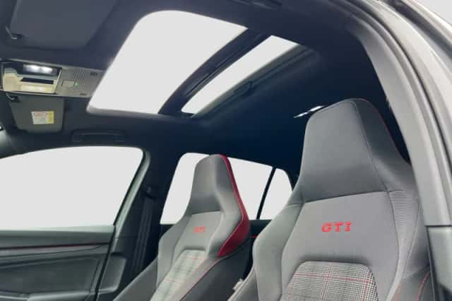 Volkswagen Golf (2020) thumbnail 4