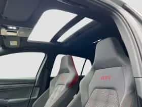 Volkswagen Golf (2020) thumbnail 4