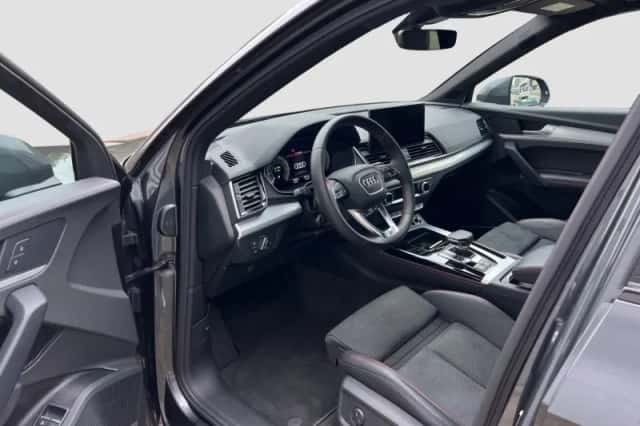 Audi Q5 (2022) thumbnail 2