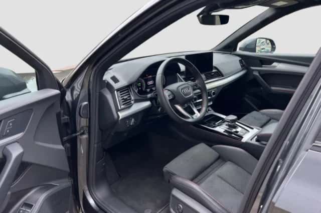 Audi Q5 (2022) thumbnail 2