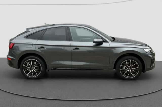 Audi Q5 (2022) thumbnail 5