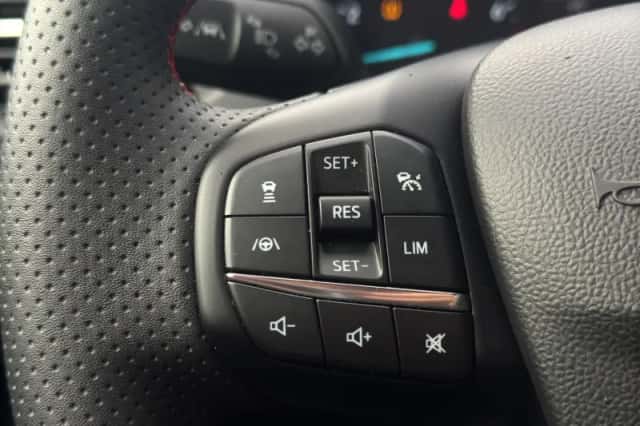 Ford Focus (2024) thumbnail 4