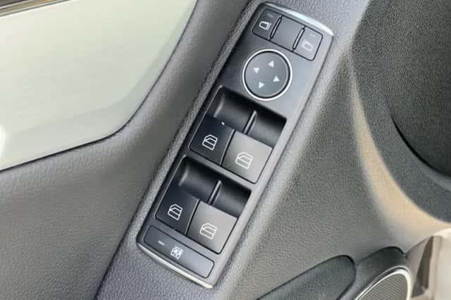 Mercedes-Benz C-Klasse (2010) thumbnail 16