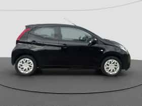 Toyota Aygo (2018) thumbnail 2