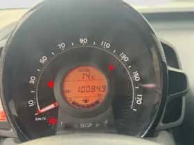 Toyota Aygo (2018) thumbnail 12
