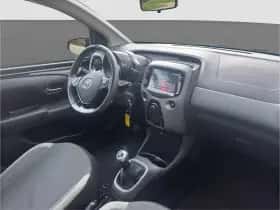 Toyota Aygo (2018) thumbnail 17