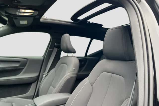 Volvo XC40 (2022) thumbnail 2