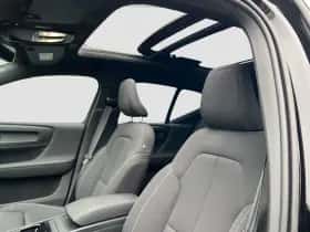 Volvo XC40 (2022) thumbnail 2