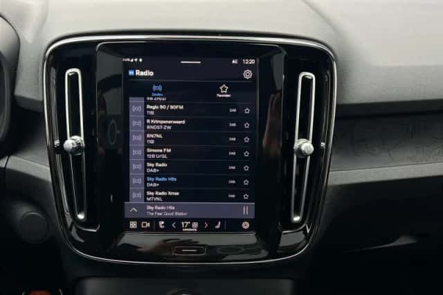 Volvo XC40 (2022) thumbnail 15