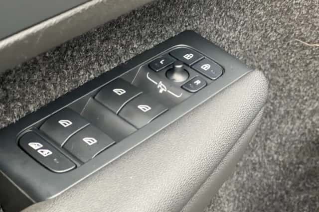 Volvo XC40 (2022) thumbnail 19