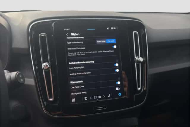 Volvo XC40 (2021) thumbnail 15