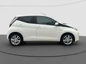 Toyota Aygo (2017) thumbnail 2