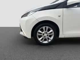 Toyota Aygo (2017) thumbnail 11