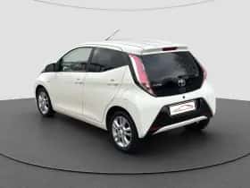 Toyota Aygo (2017) thumbnail 8