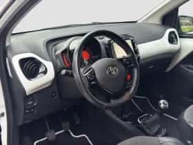 Toyota Aygo (2017) thumbnail 9